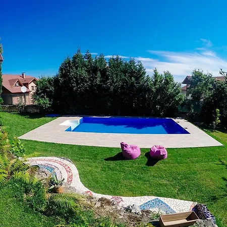 Country Yanik Villa